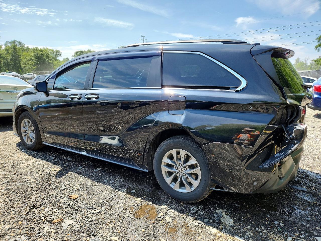 2021 Toyota Sienna Xle - Фото 2