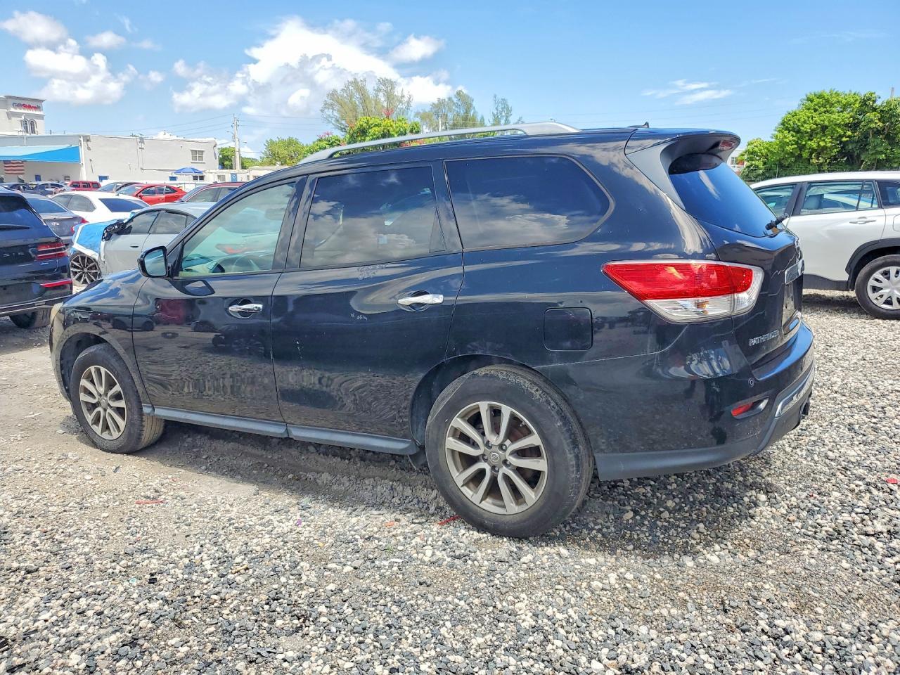2016 Nissan Pathfinder Sv - Image 2
