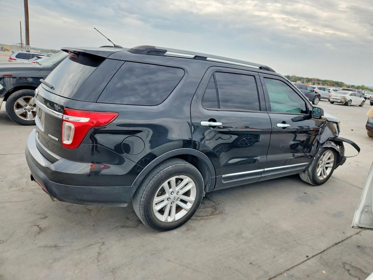 2015 Ford Explorer Xlt - Image 3