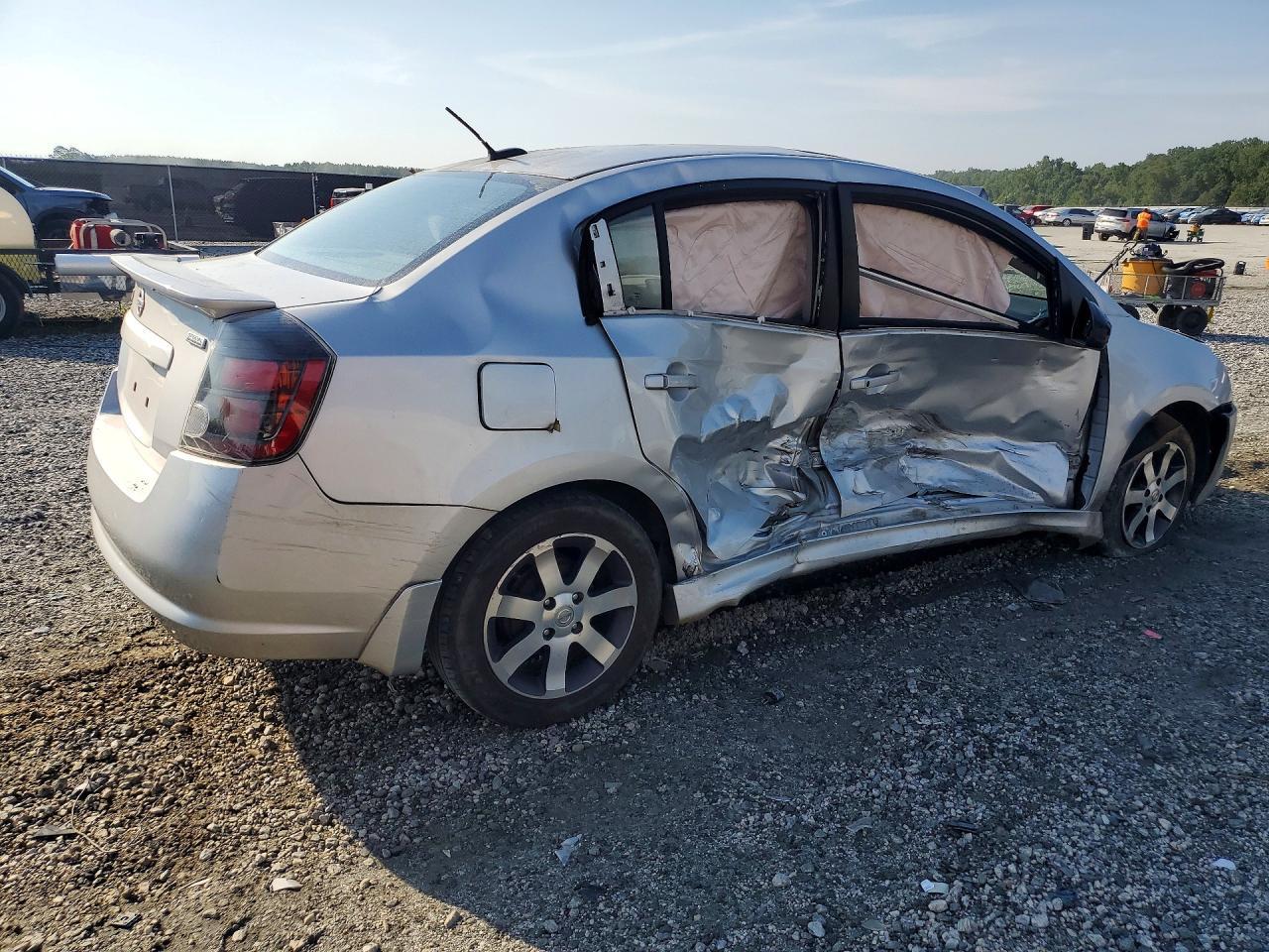 2012 Nissan Sentra 2.0 - Image 3