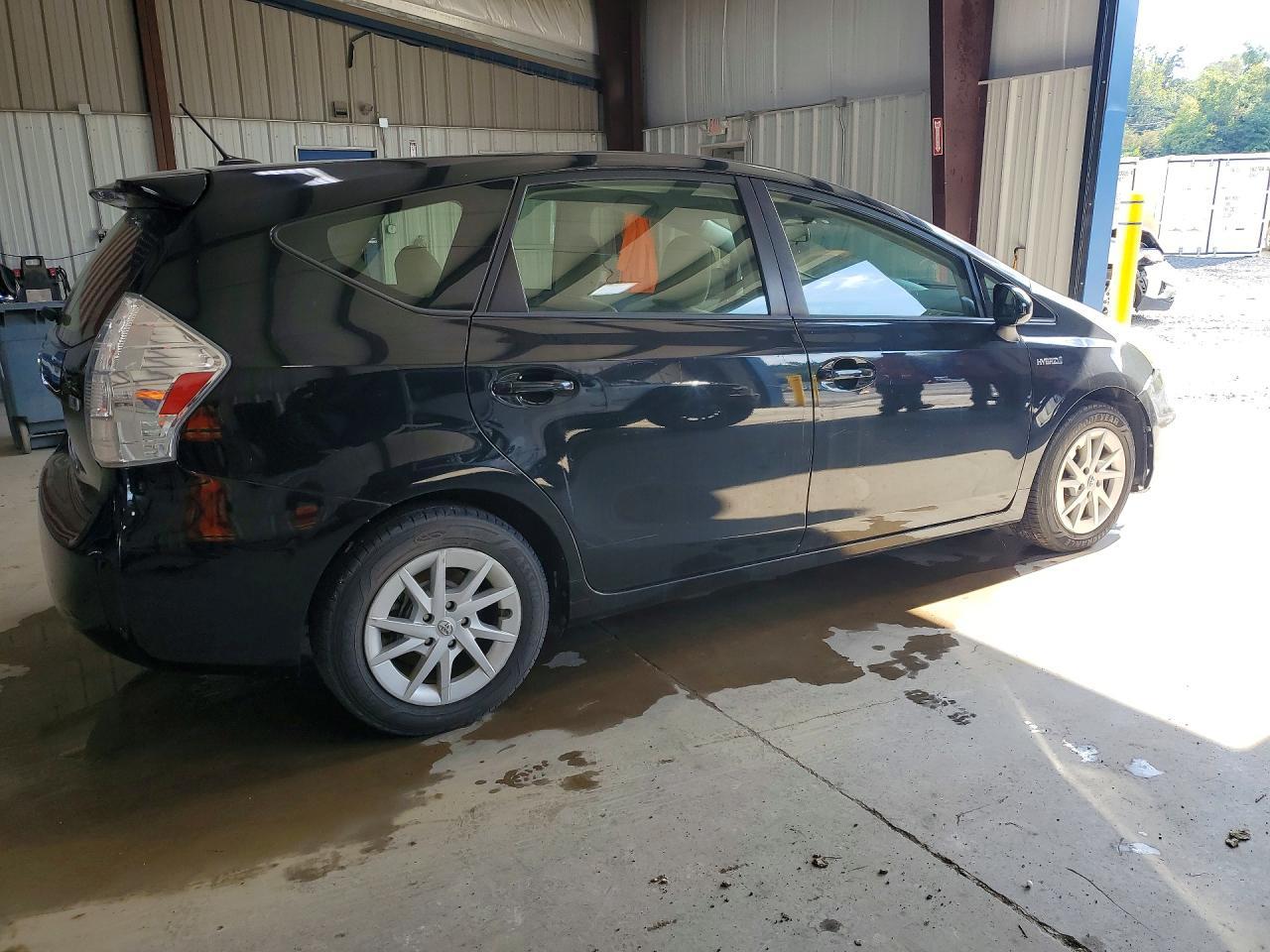 2013 Toyota Prius V Three - Фото 3