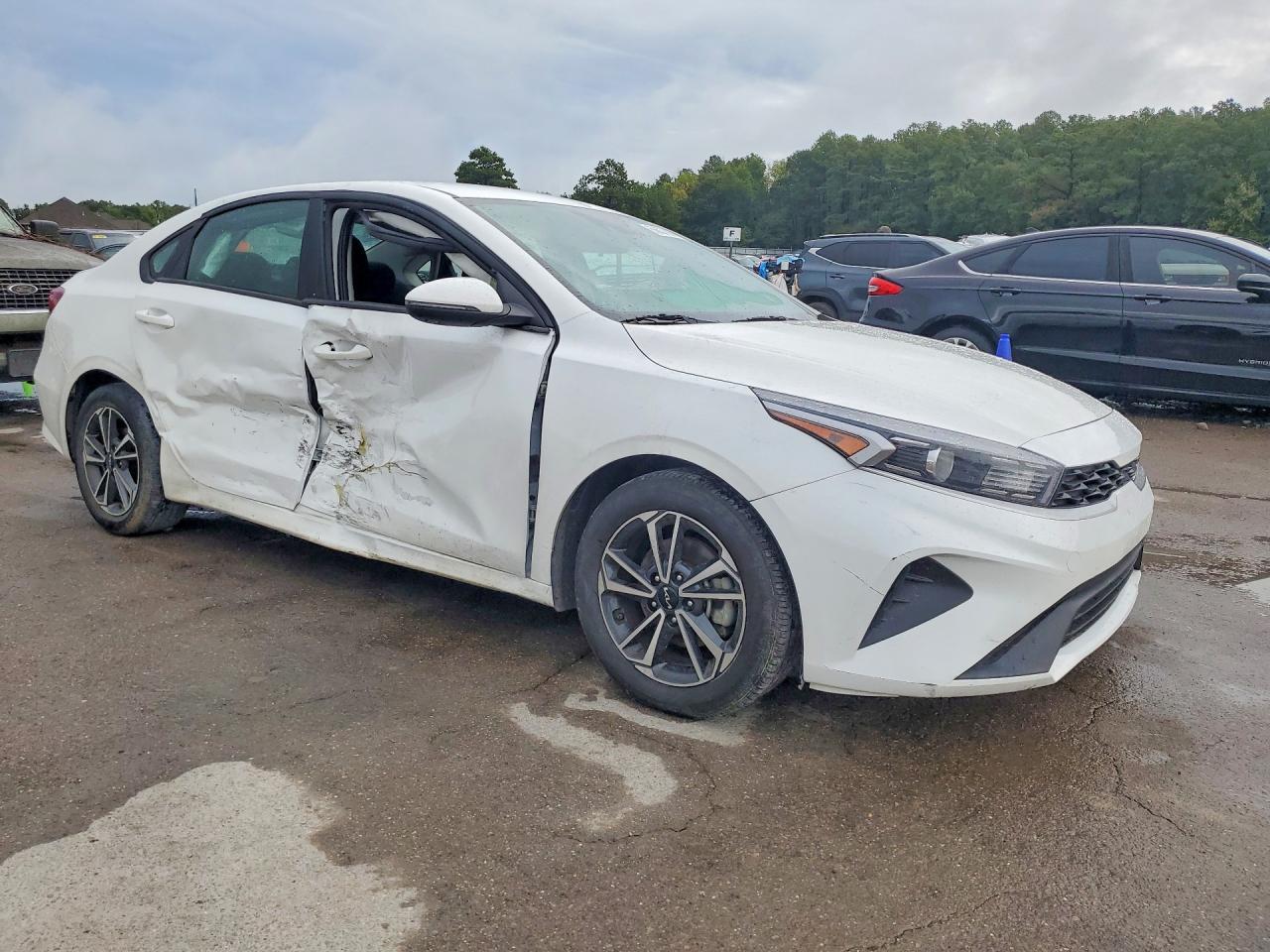 2023 Kia Forte Lxs - Фото 4
