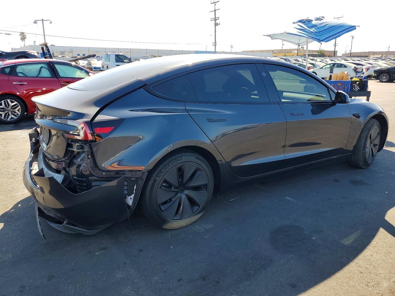 2025 Tesla Model 3 - Фото 3