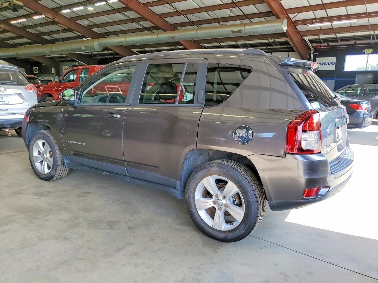 2015 Jeep Compass Latitude - Фото 2