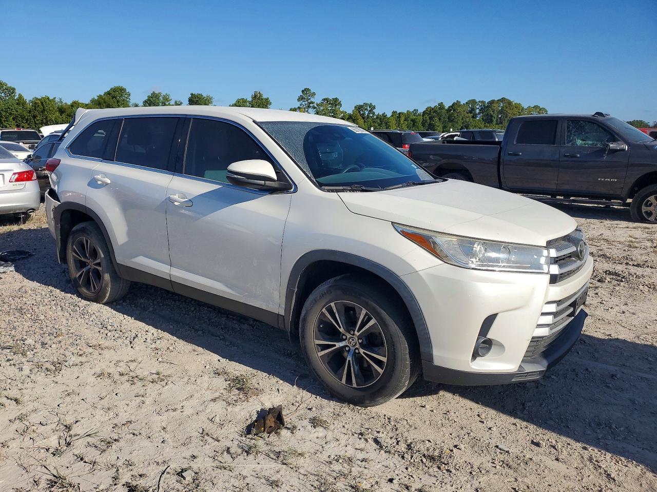 2019 Toyota Highlander Le - Image 4