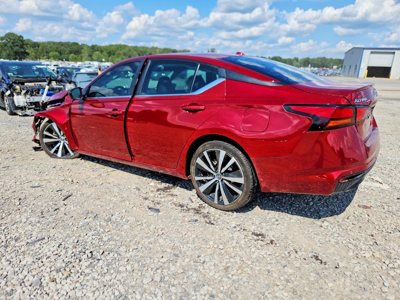 2020 Nissan Altima Sr - Фото 2
