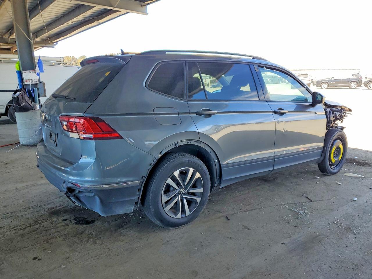 2022 Volkswagen Tiguan S - Фото 3