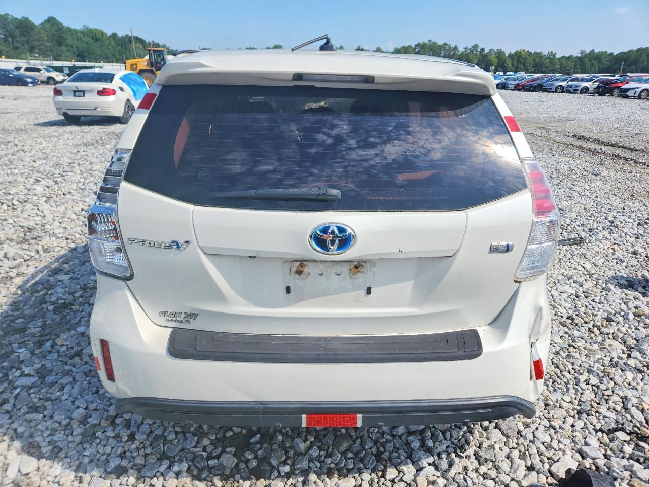 2017 Toyota Prius V Three - Image 6