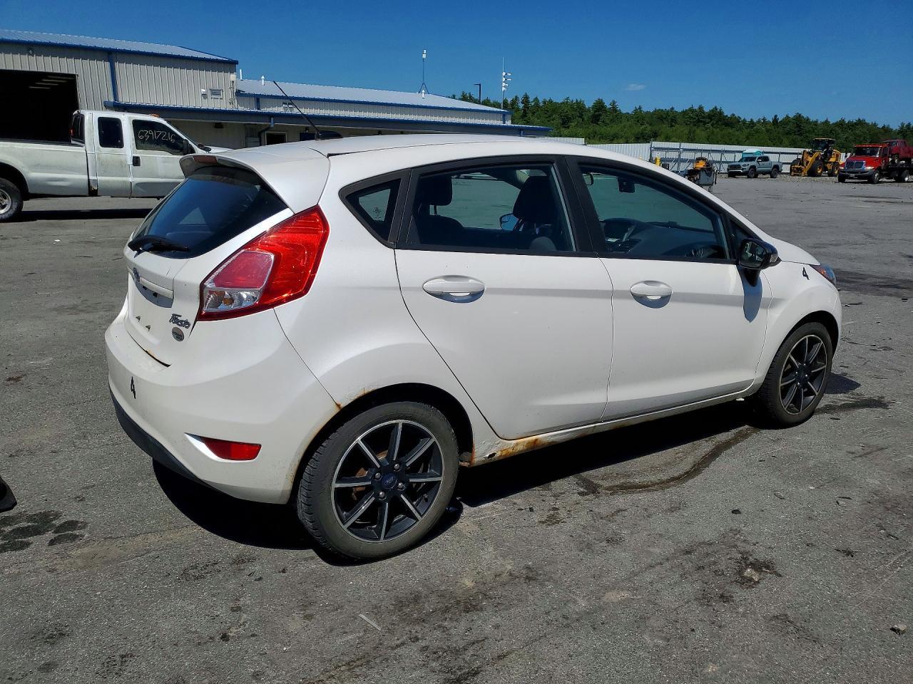 2016 Ford Fiesta Se - Image 3