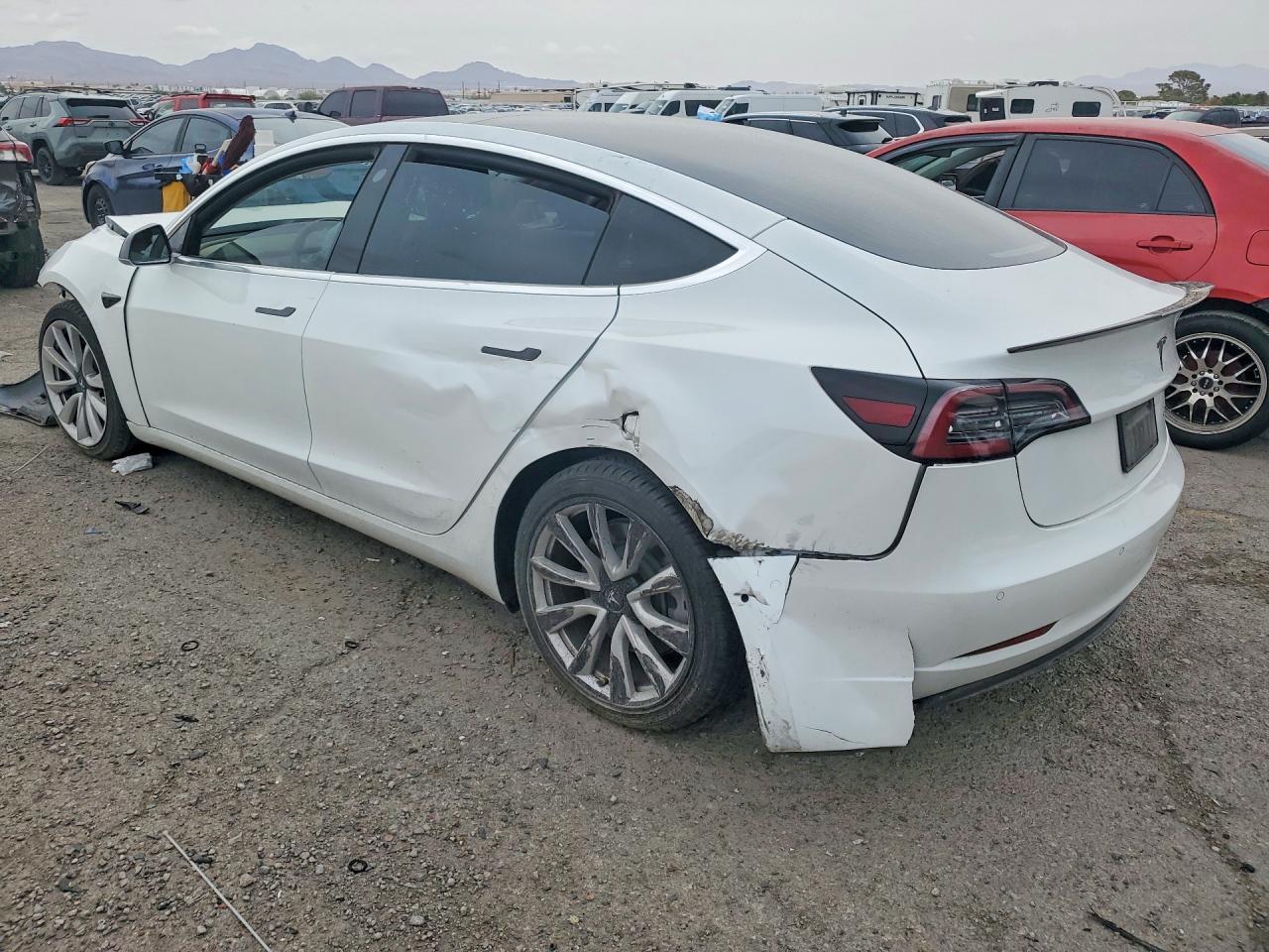 2020 Tesla Model 3 - Фото 2