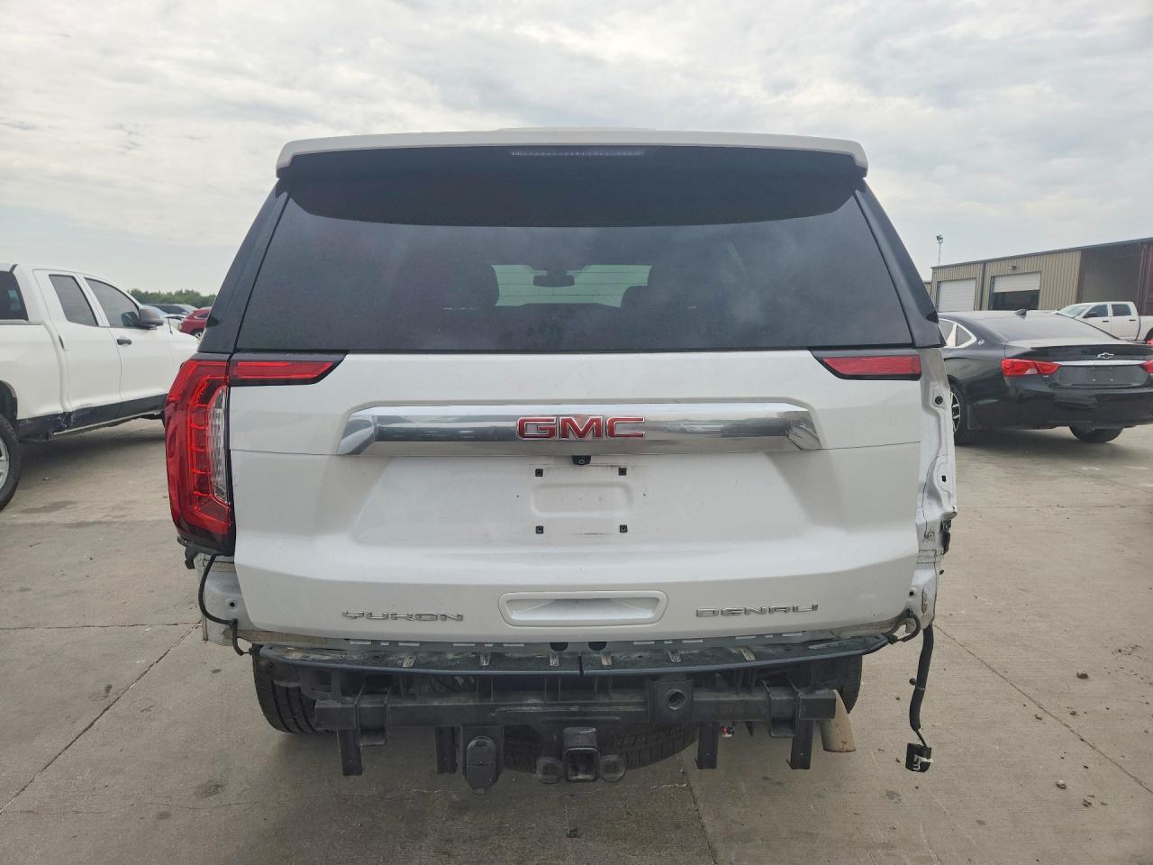 2022 GMC Yukon Denali - Image 6