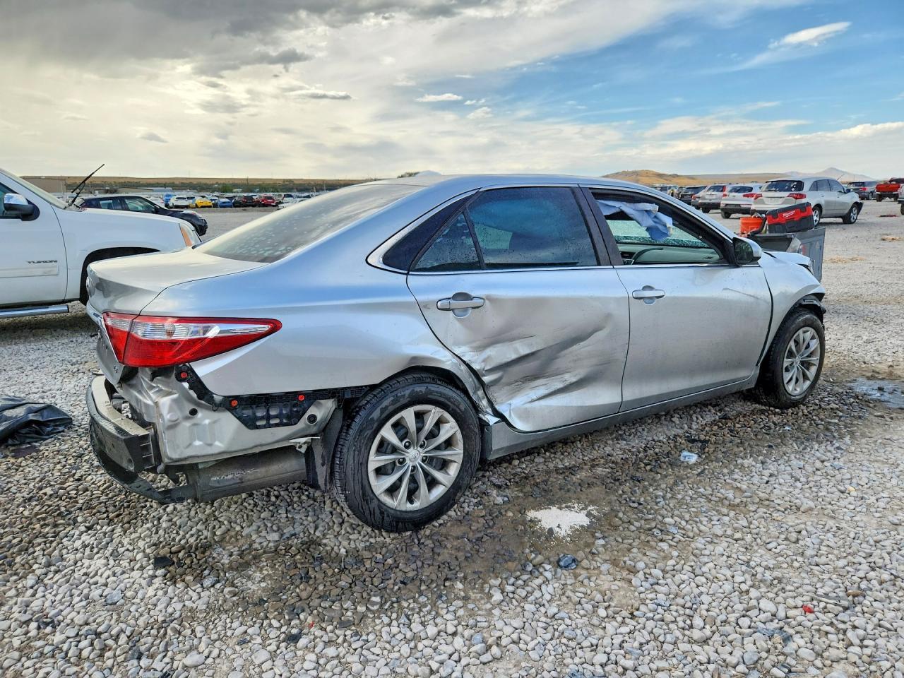 2015 Toyota Camry Le - Image 3