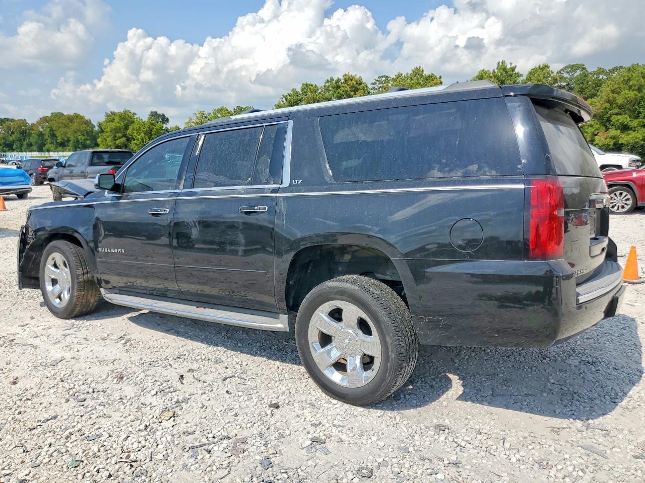 2015 Chevrolet Suburban C1500 Ltz - Image 2