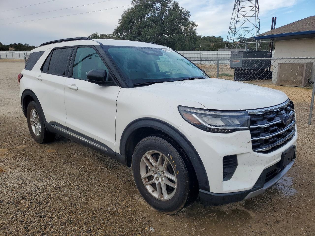 2025 Ford Explorer Active - Фото 4
