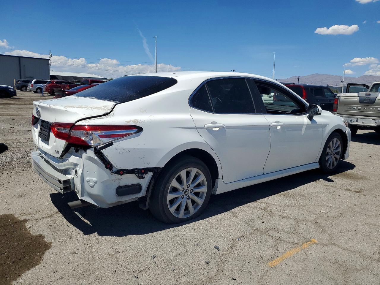 2018 Toyota Camry Le - Фото 3
