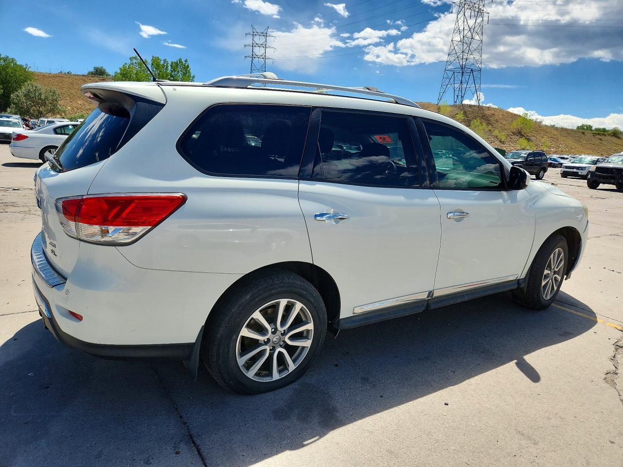 2014 Nissan Pathfinder Sl - Image 3