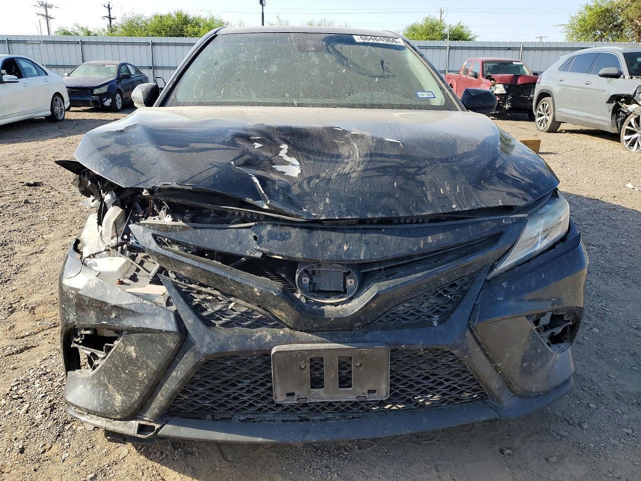 2018 Toyota Camry Se - Image 5