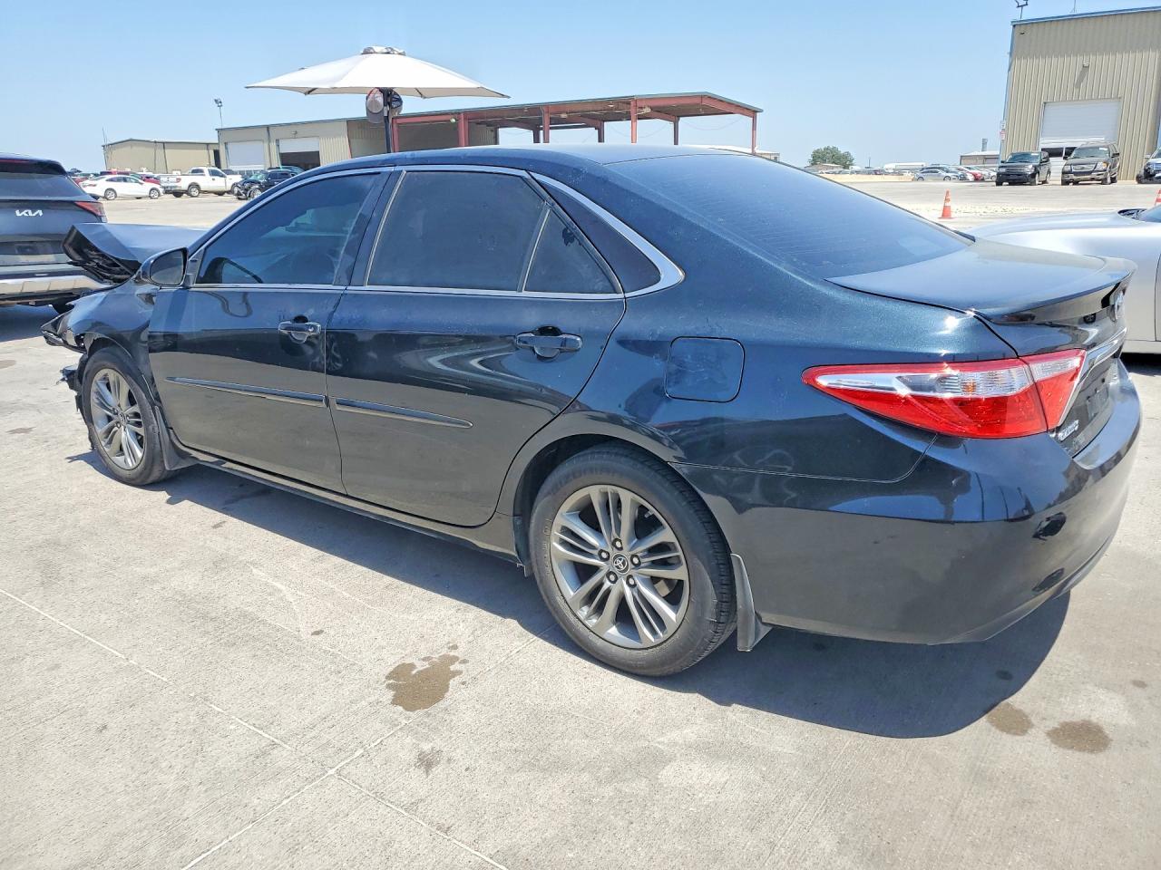 2015 Toyota Camry Se - Image 2