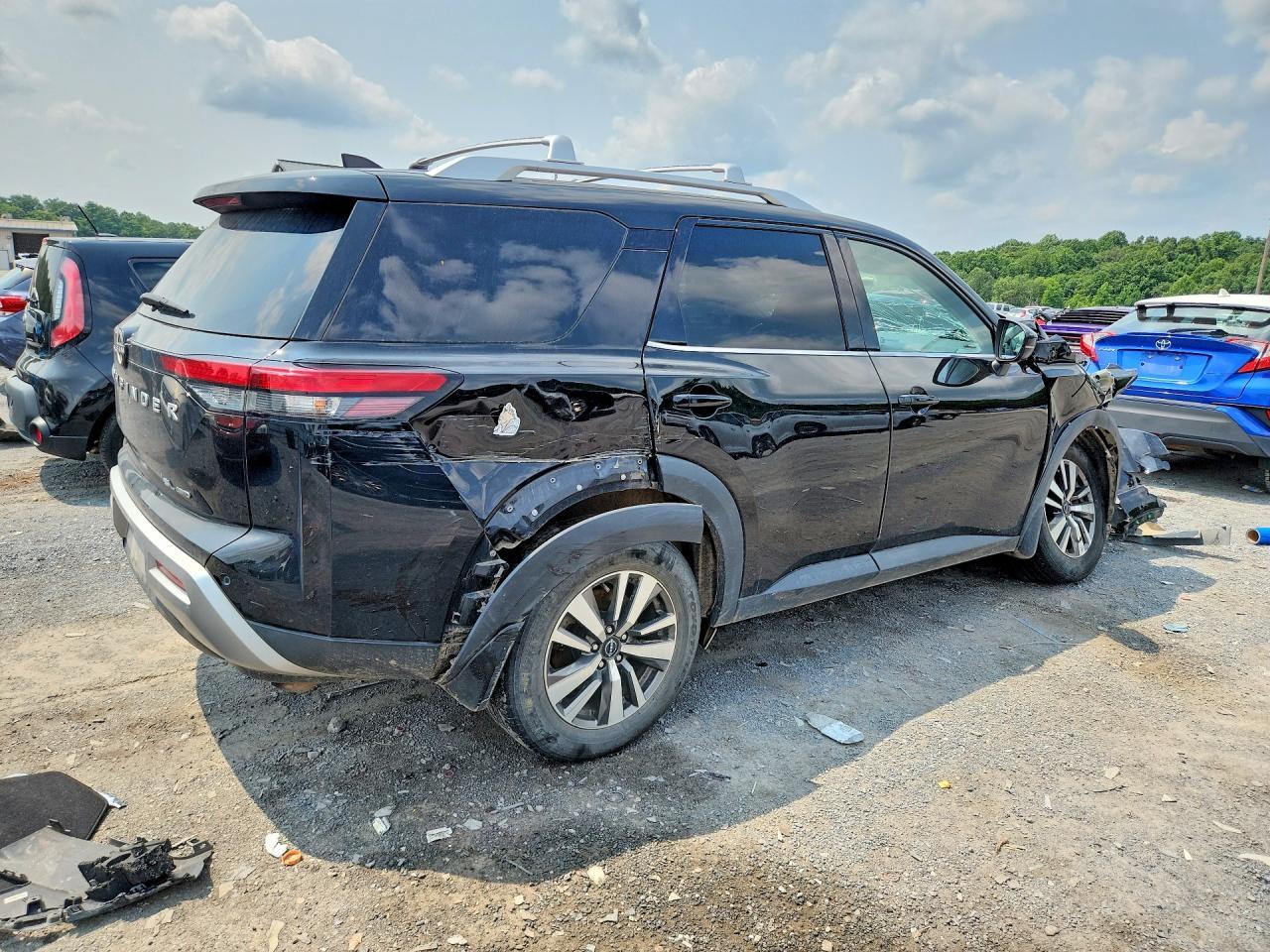 2022 Nissan Pathfinder Sl - Image 3