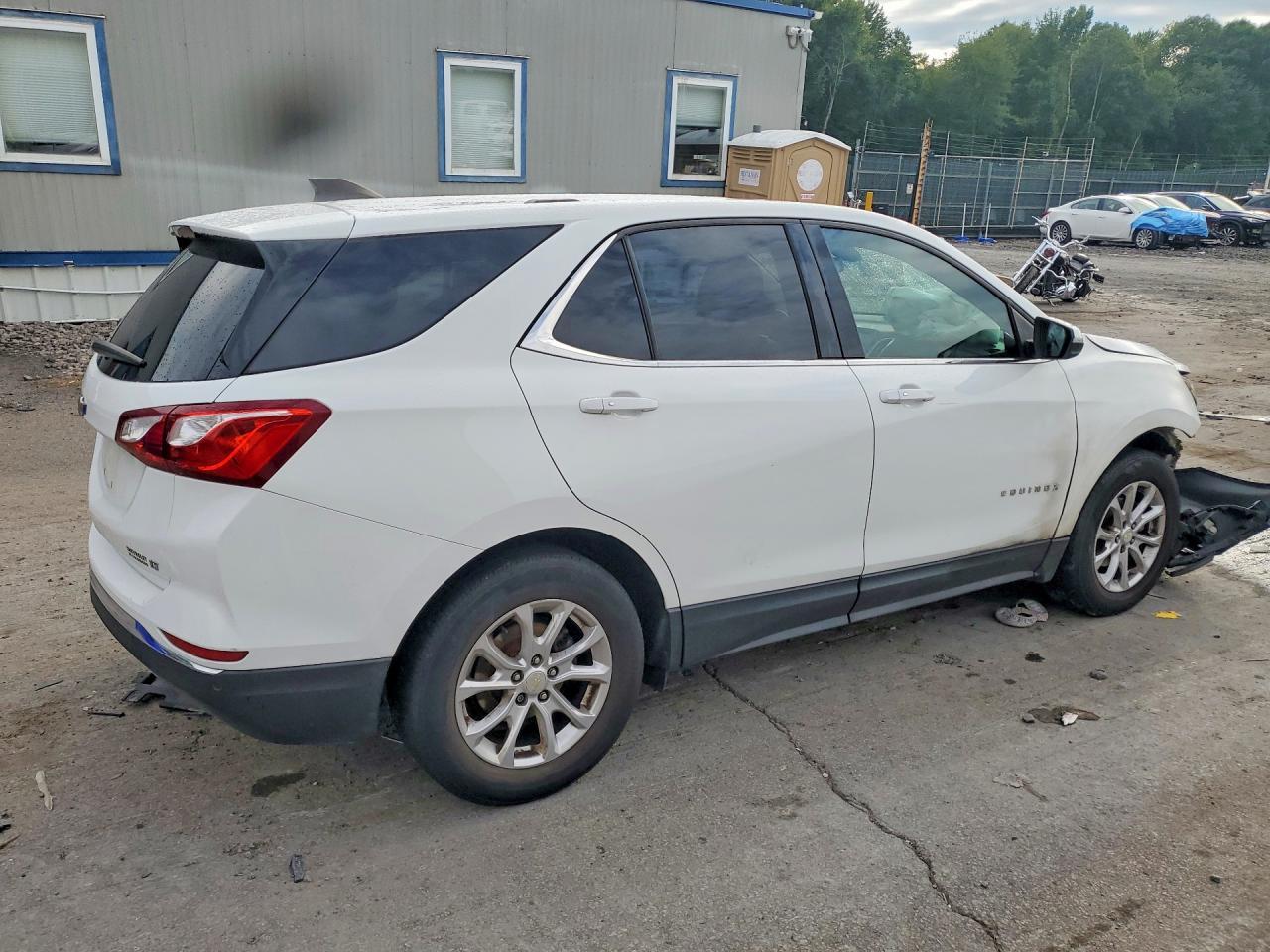 2018 Chevrolet Equinox Lt - Image 3