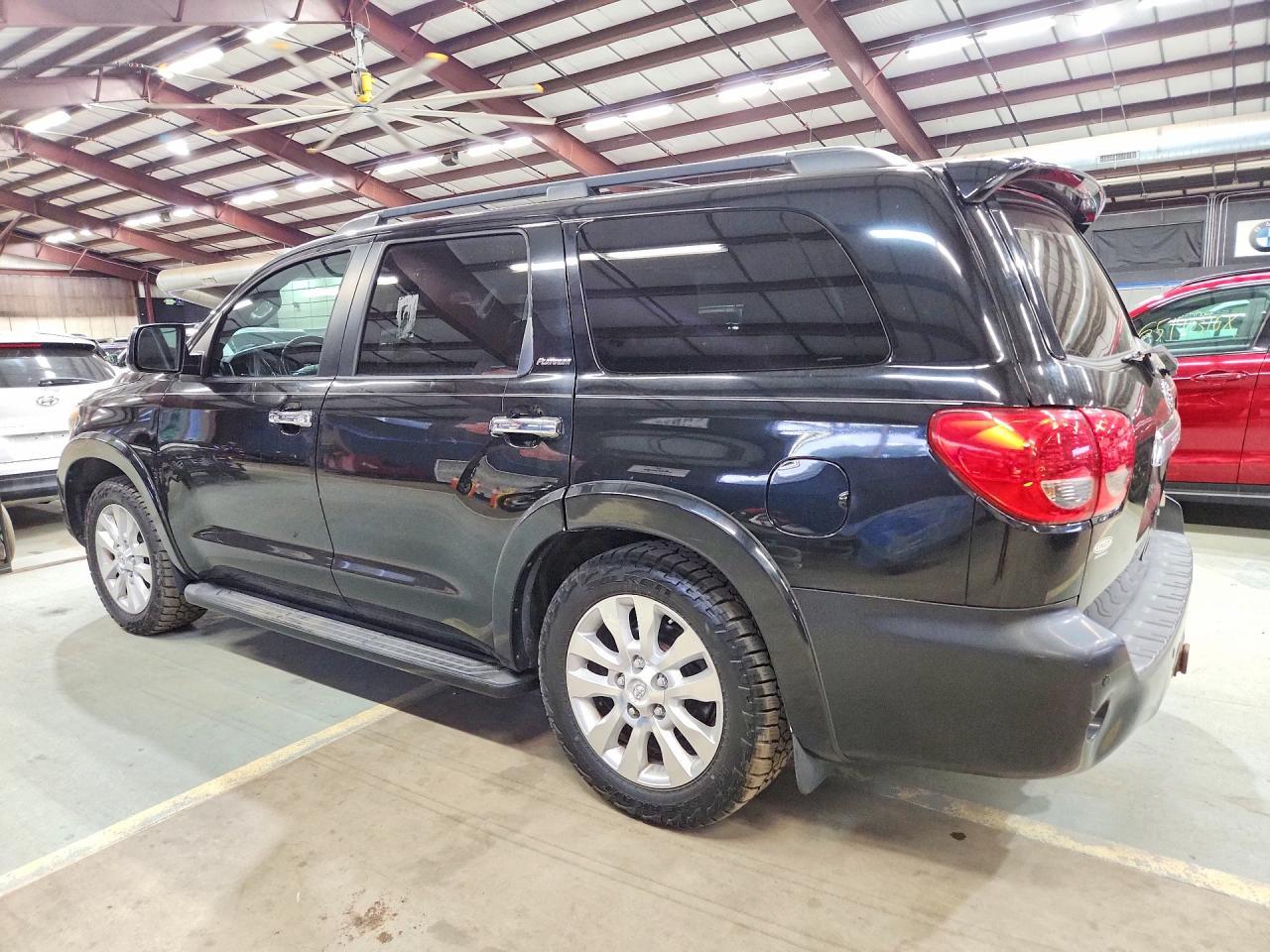 2012 Toyota Sequoia Platinum - Фото 2