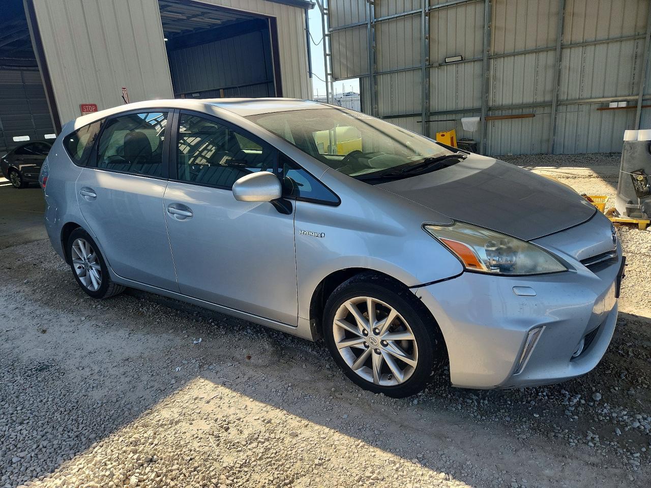2013 Toyota Prius V Five - Фото 4
