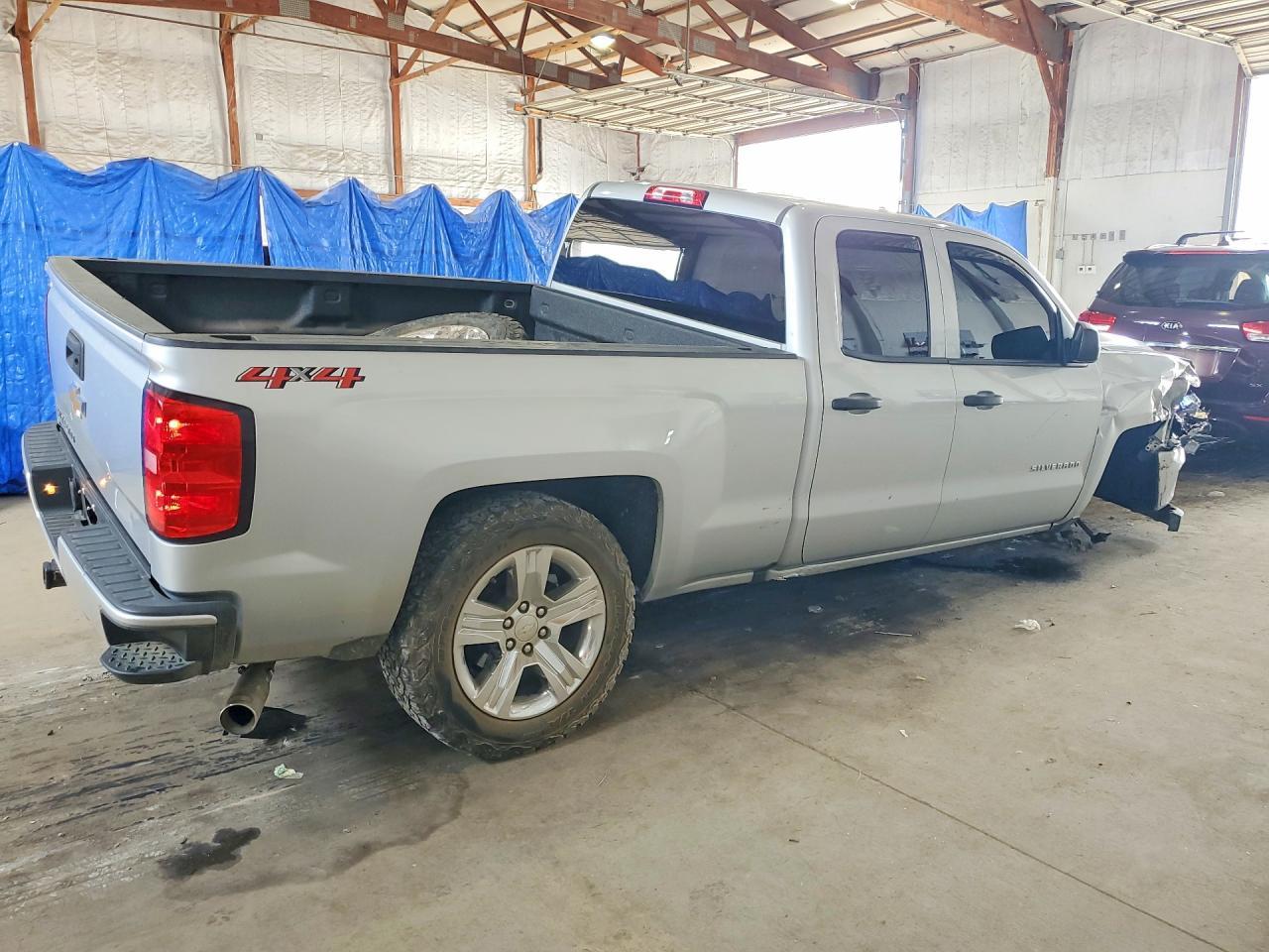 2018 Chevrolet Silverado K1500 Custom - Фото 3