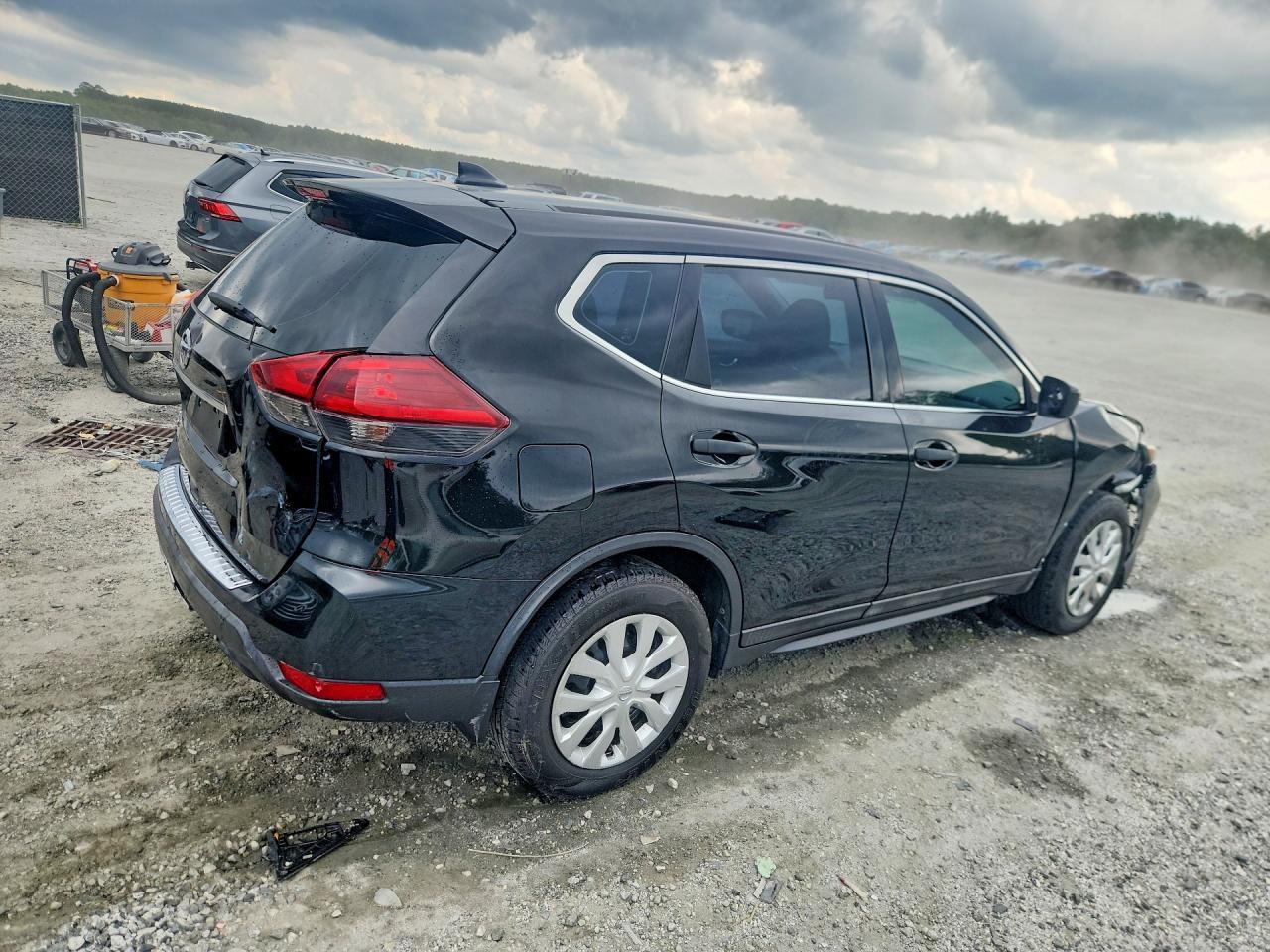 2018 Nissan Rogue S - Image 3
