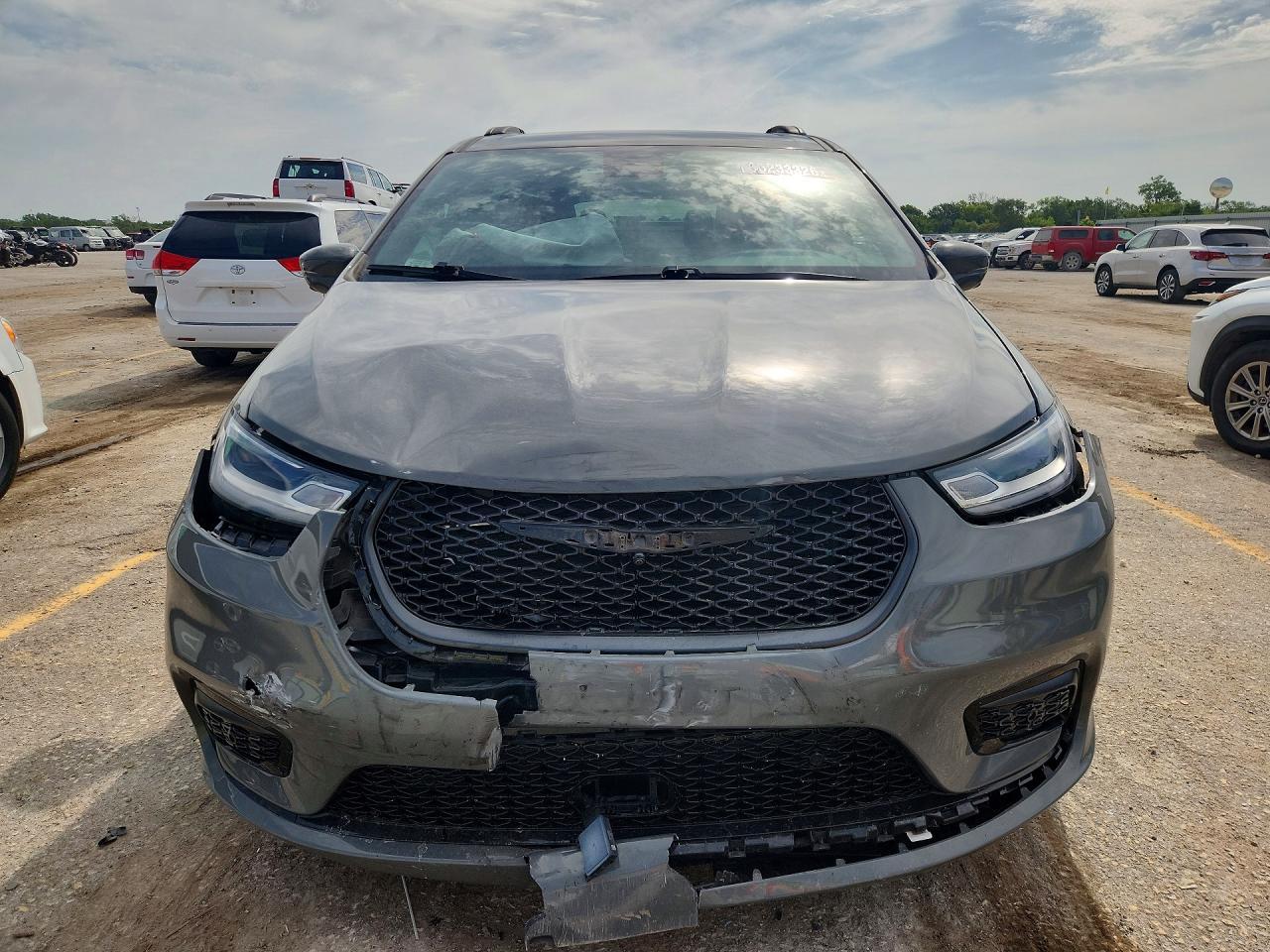 2021 Chrysler Pacifica Hybrid Limited - Image 5