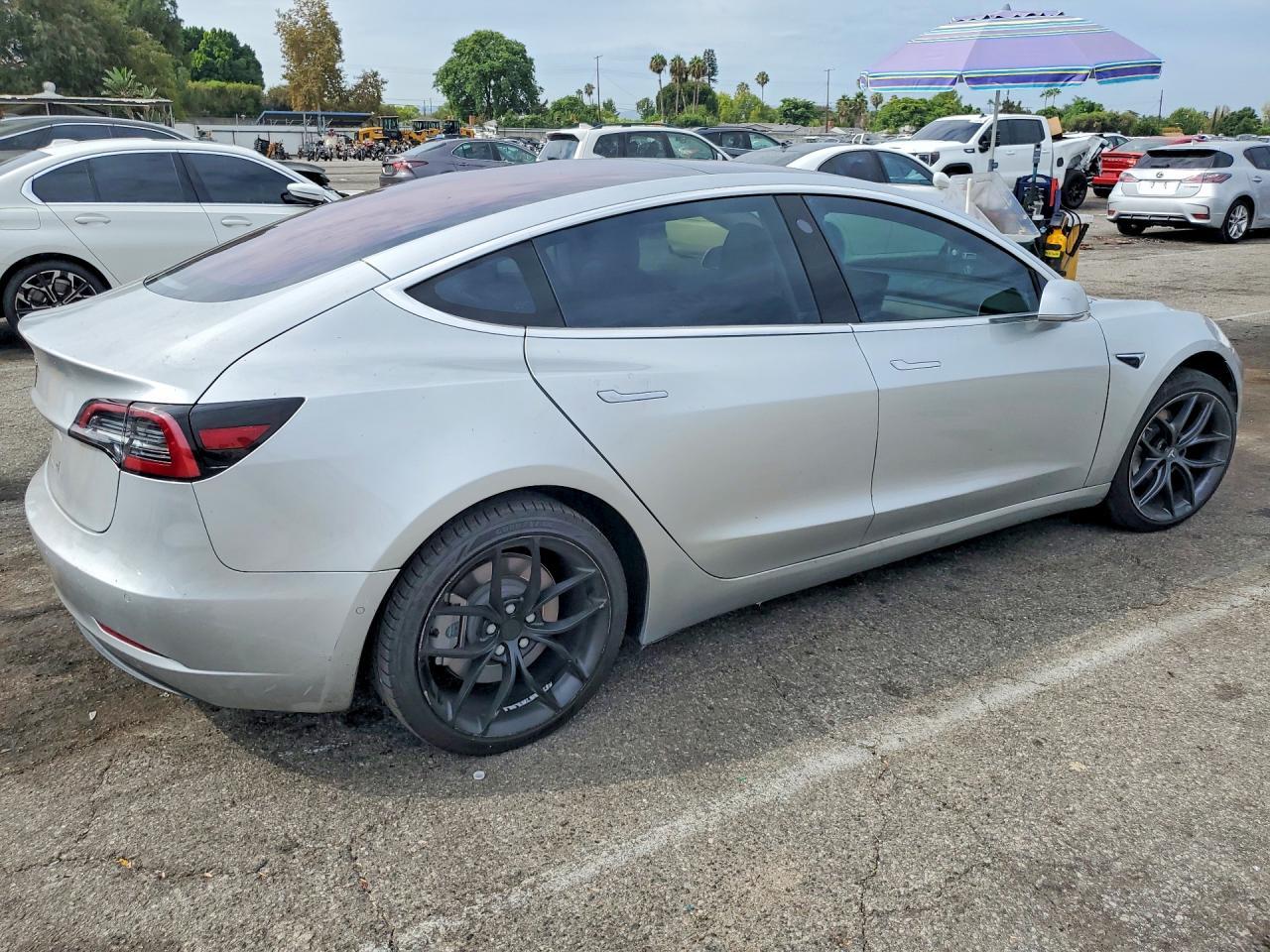 2018 Tesla Model 3 - Фото 3