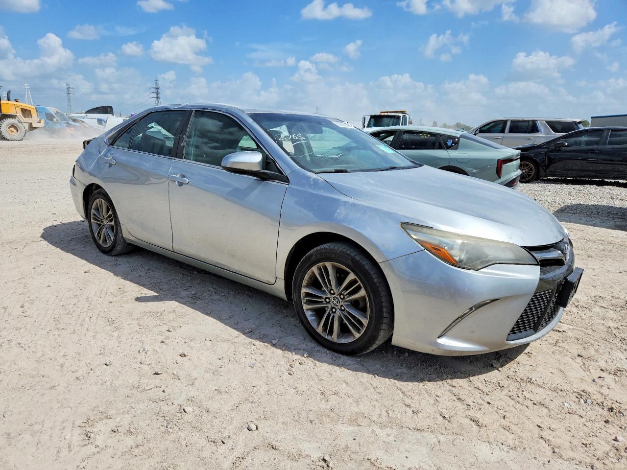 2016 Toyota Camry Se - Фото 4