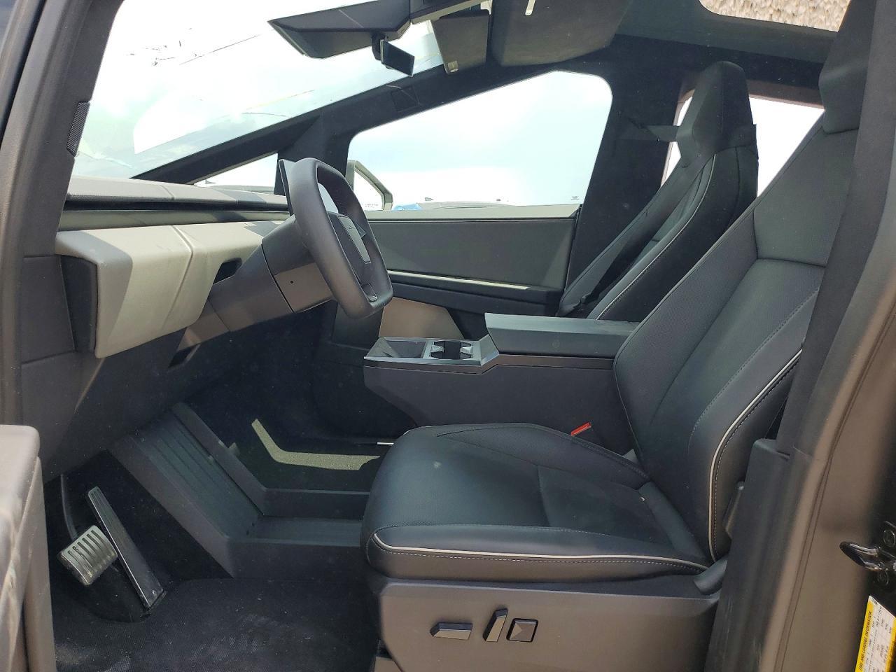 2025 Tesla Cybertruck - Фото 7