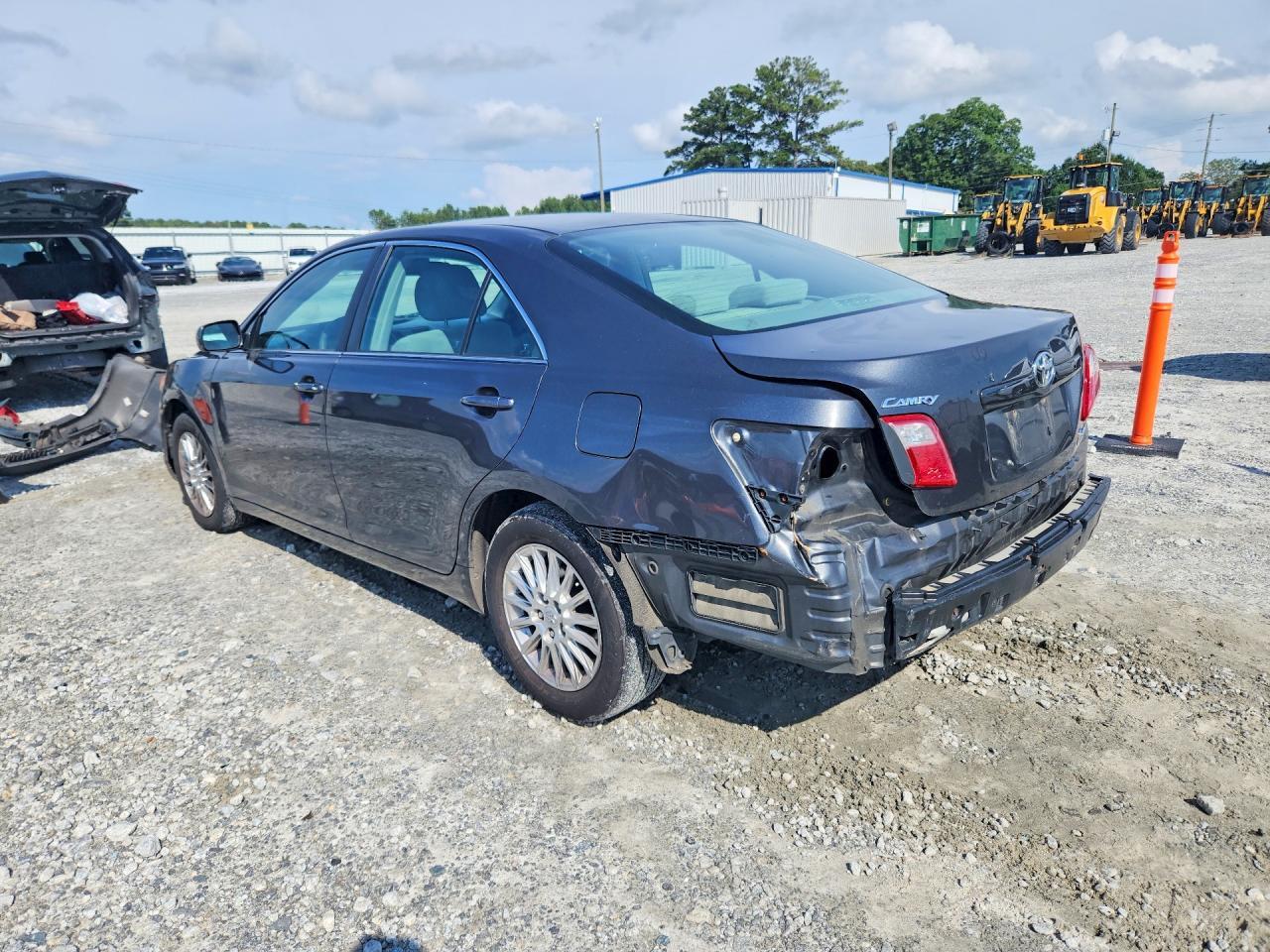 2007 Toyota Camry Le - Image 2