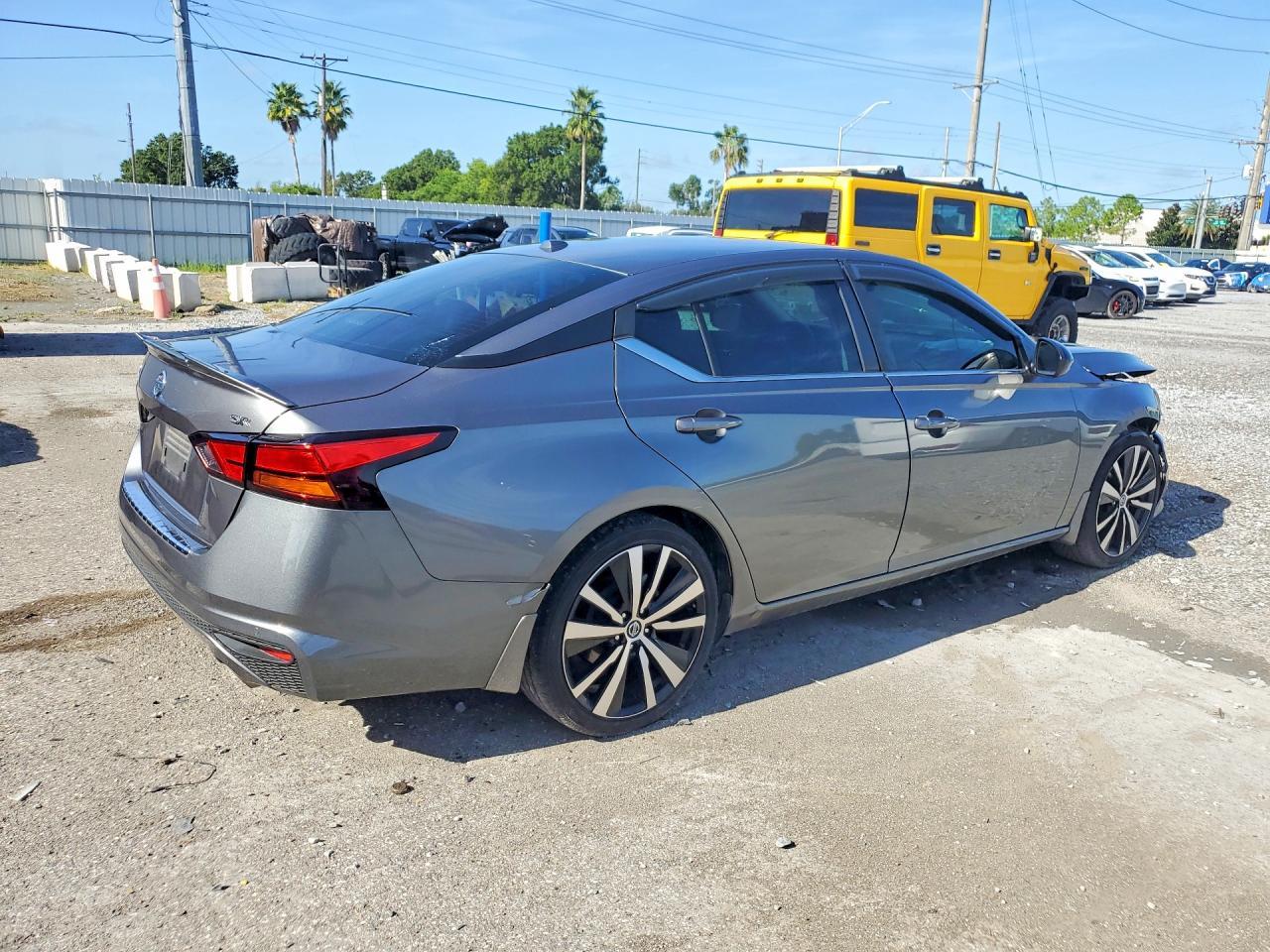 2022 Nissan Altima Sr - Фото 3