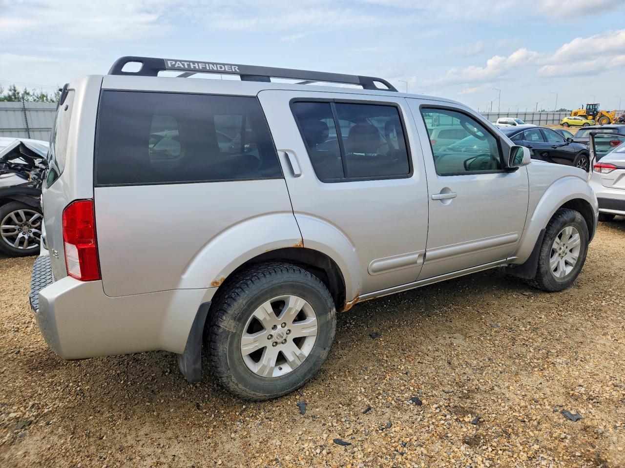 2006 Nissan Pathfinder Le - Image 3