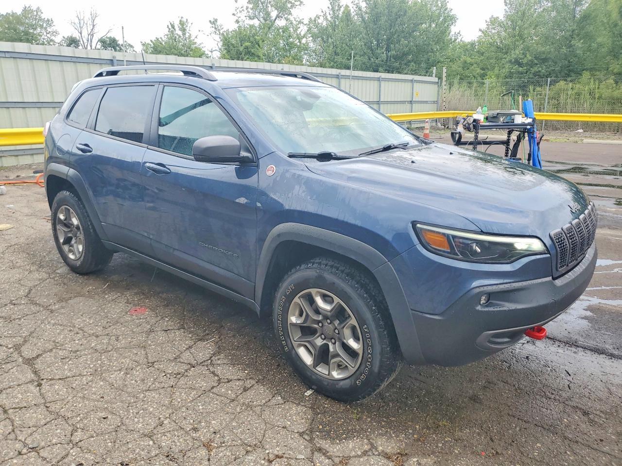 2019 Jeep Cherokee Trailhawk - Image 4