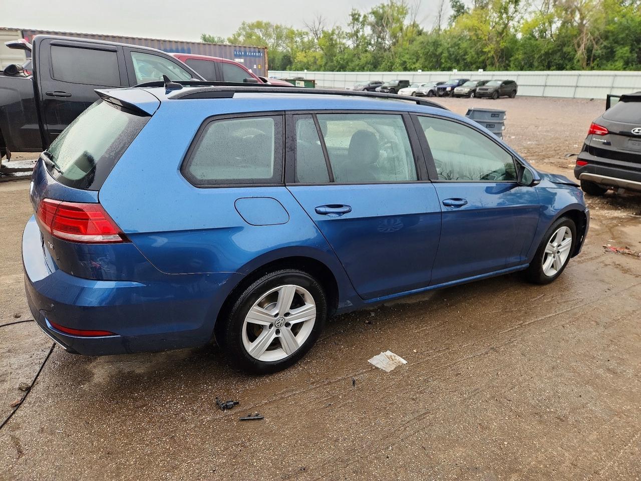 2018 Volkswagen Golf Sportwagen S - Image 3