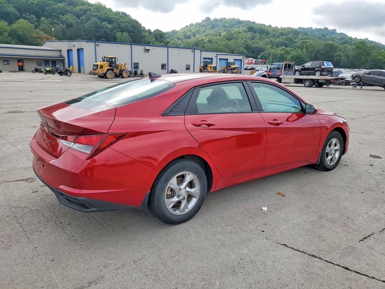 2023 Hyundai Elantra Se - Image 3