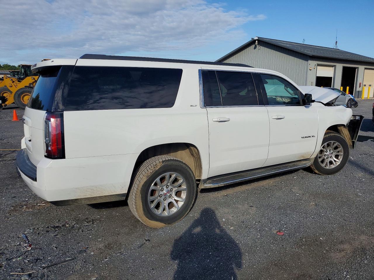 2017 GMC Yukon Xl K1500 Slt - Image 3