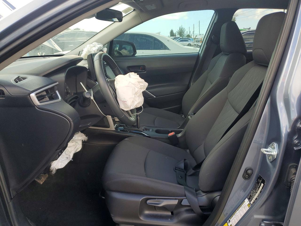 2025 Toyota Corolla Cross Le - Фото 7