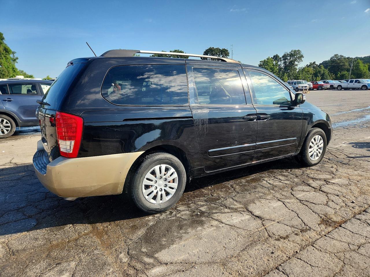 2011 Kia Sedona Lx - Фото 3