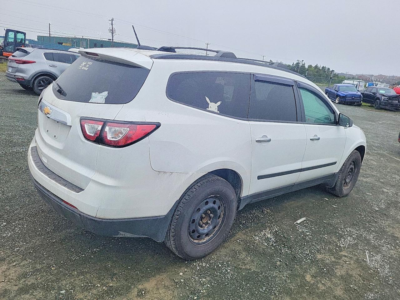 2017 Chevrolet Traverse Ls - Фото 3
