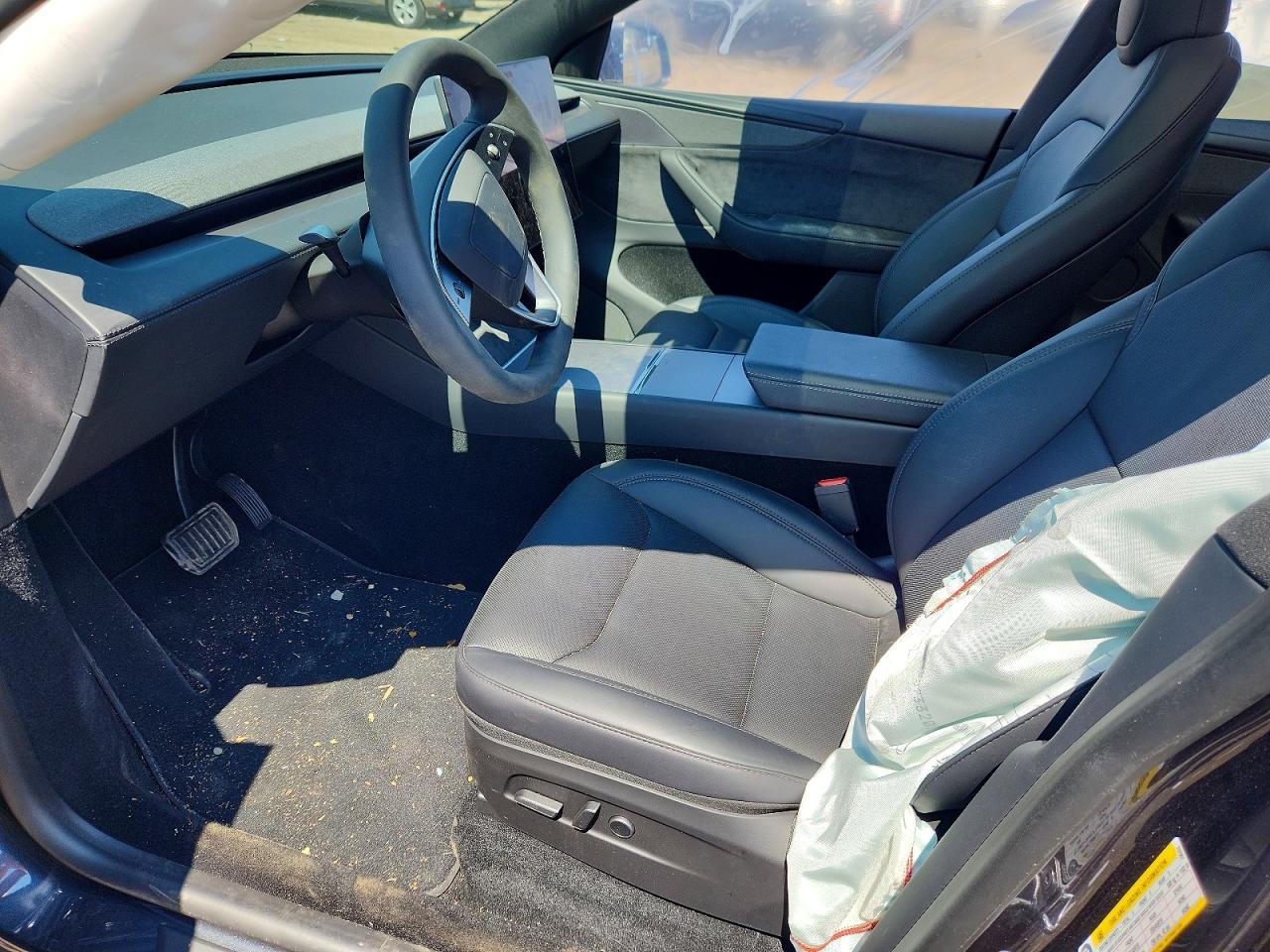 2026 Tesla Model Y - Фото 7