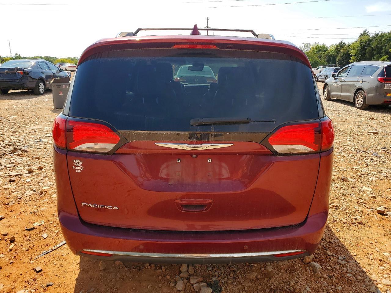 2017 Chrysler Pacifica Touring L Plus - Фото 6
