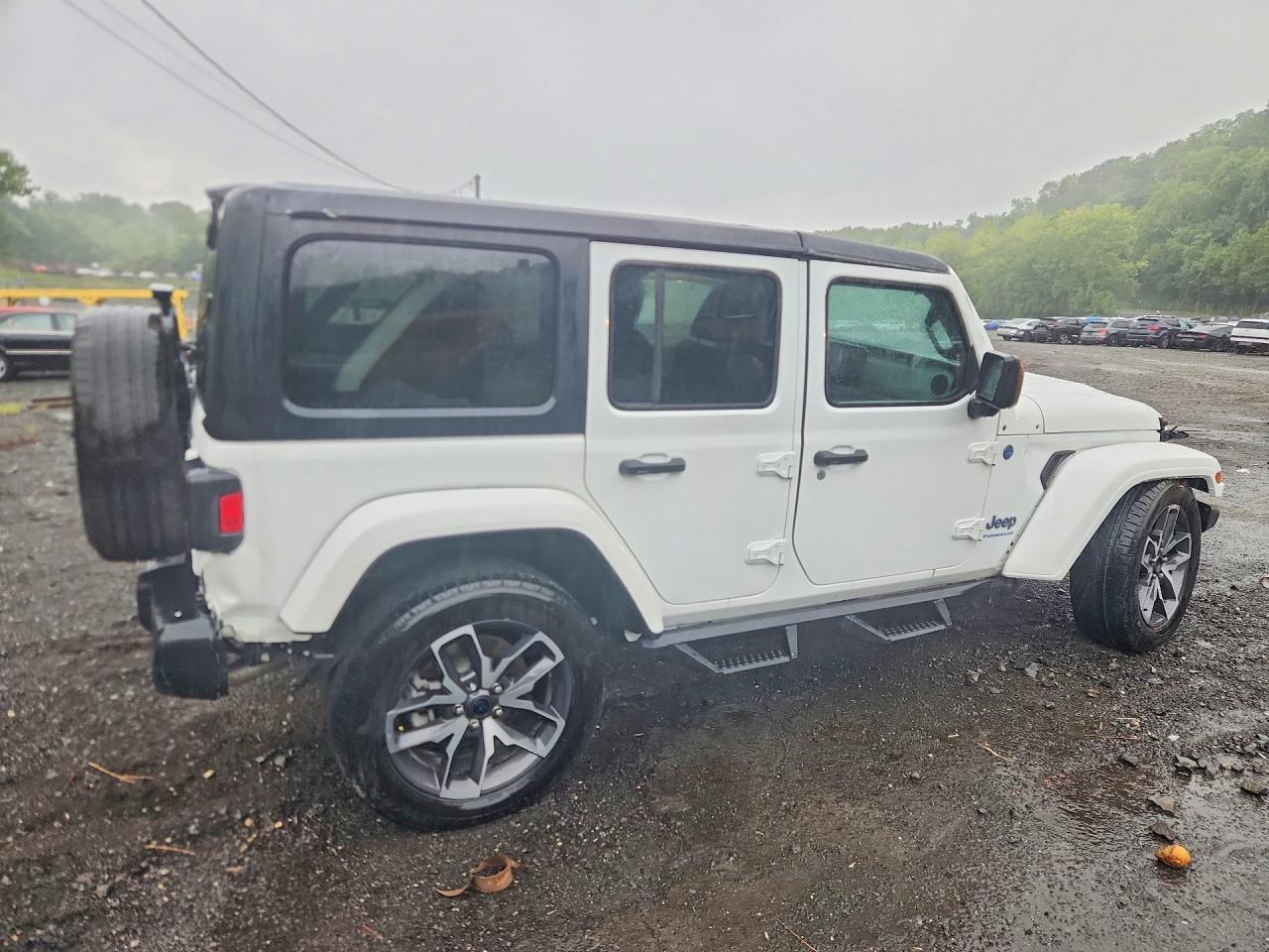 2024 Jeep Wrangler 4Xe - Image 3