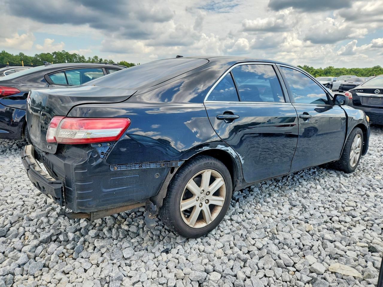 2011 Toyota Camry Le - Фото 3