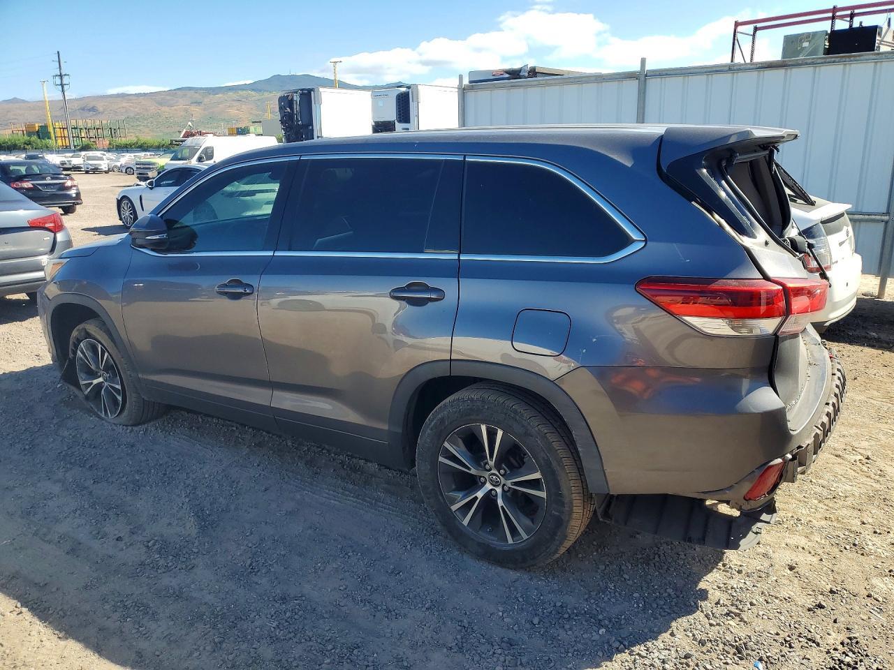 2017 Toyota Highlander Le - Image 2