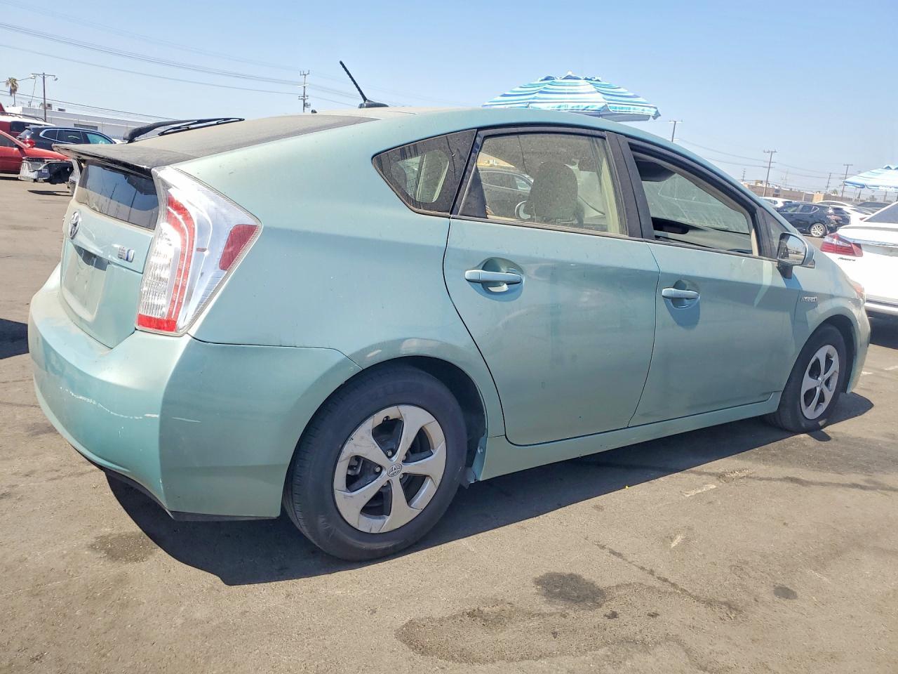 2012 Toyota Prius Three - Image 3