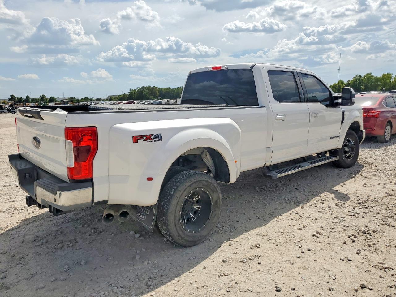 2018 Ford F350 Super Duty - Фото 3