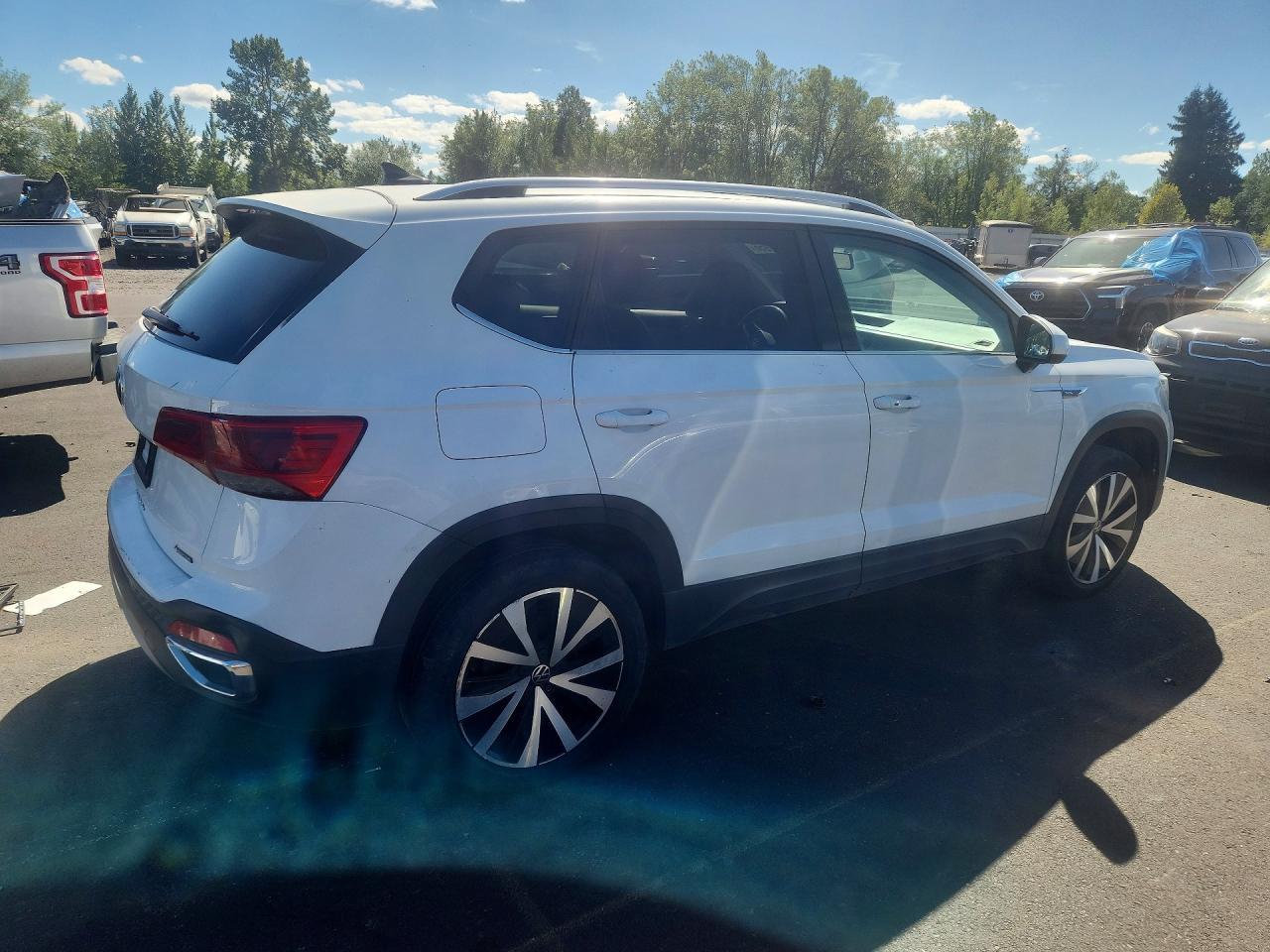2022 Volkswagen Taos Se - Image 3